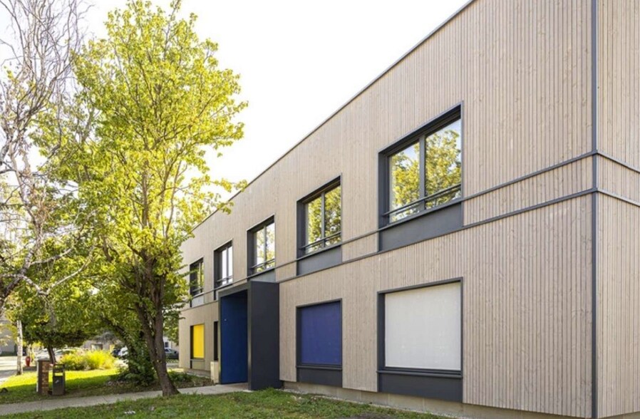 33 Avenue Du Docteur Georges Lévy, Vénissieux à louer - Photo du bâtiment - Image 3 de 8
