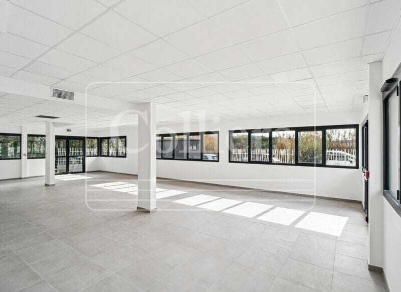 Office in Aubagne for lease - Interior Photo - Image 3 of 10