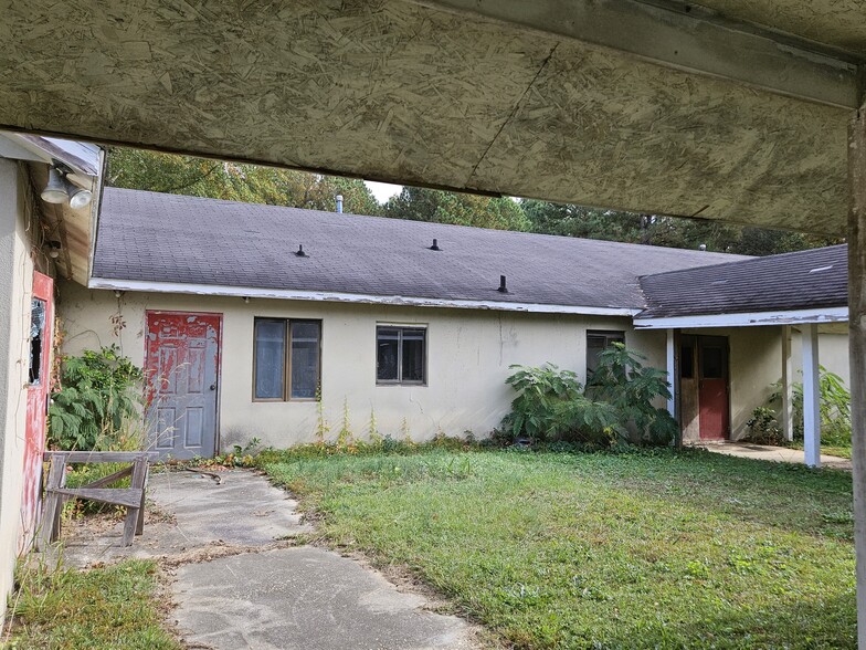 300 Suzanne St, Fayetteville, NC for sale - Building Photo - Image 1 of 1