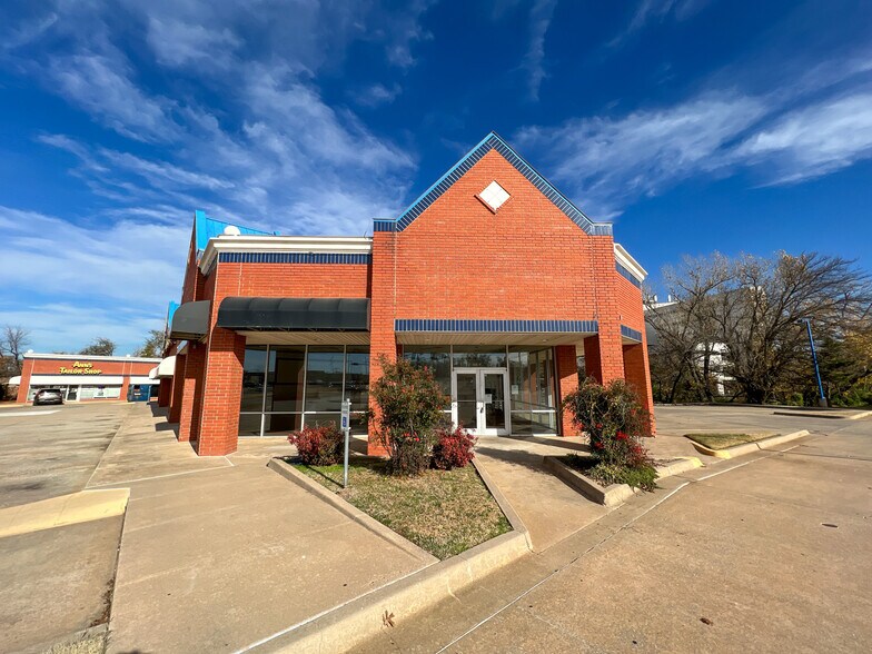 5959 NW Expressway St, Oklahoma City, OK à louer - Photo du bâtiment - Image 3 de 44