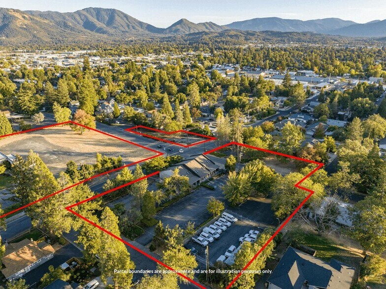 700 NW Dimmick St, Grants Pass, OR à vendre - Photo du bâtiment - Image 3 de 58