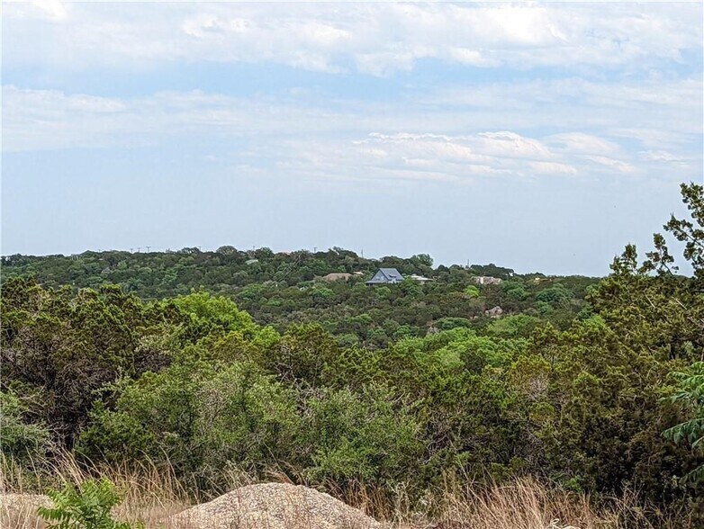 19712 Tyler Trl, Jonestown, TX for sale - Building Photo - Image 2 of 25