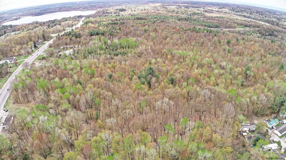 2354 Route 9, Malta, NY à vendre - Photo du bâtiment - Image 2 de 9