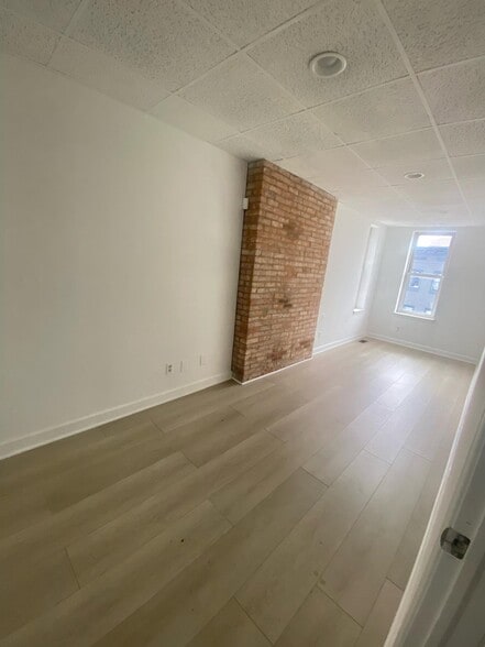 1733-1735 Maryland Ave, Baltimore, MD for lease - Building Photo - Image 3 of 16