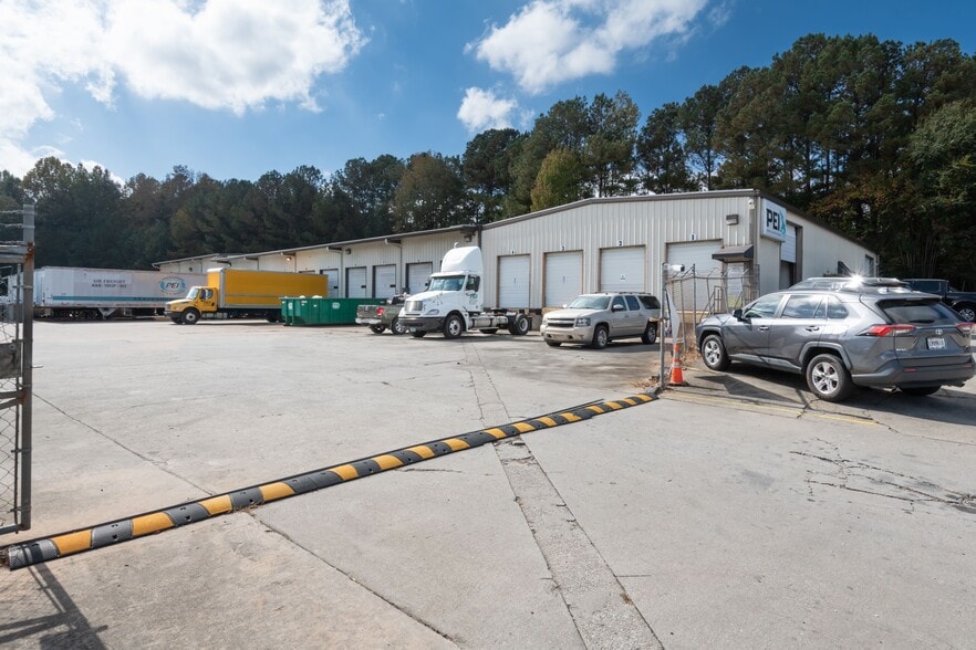 598 Red Oak Rd, Stockbridge, GA à louer - Photo du bâtiment - Image 3 de 5