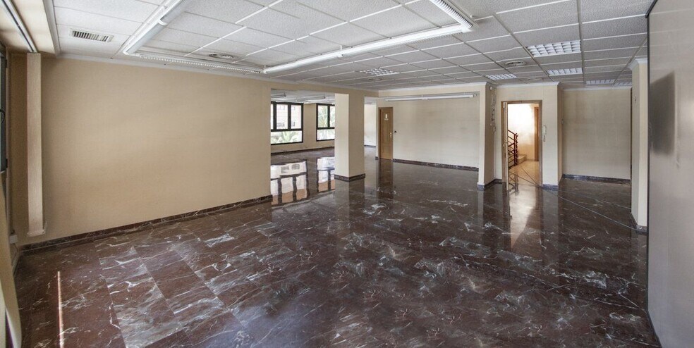 Bureau dans València, Valencia à louer - Photo du bâtiment - Image 2 de 30