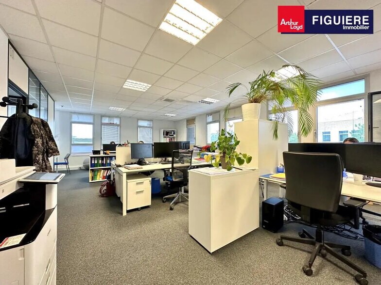 Office in Aix-en-Provence for lease - Building Photo - Image 2 of 8