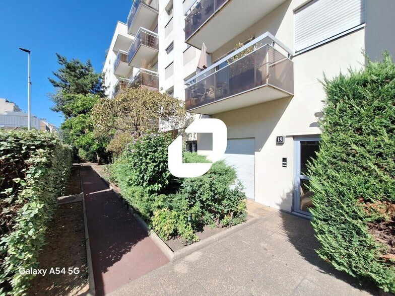 14-22 Rue Hoche, Issy-les-Moulineaux à vendre - Photo du bâtiment - Image 1 de 12