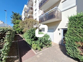 Plus de détails pour 14-22 Rue Hoche, Issy-les-Moulineaux - Bureau à vendre