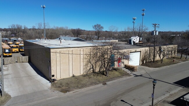 Plus de détails pour 45 Ivy Ave W, Saint Paul, MN - Industriel à louer