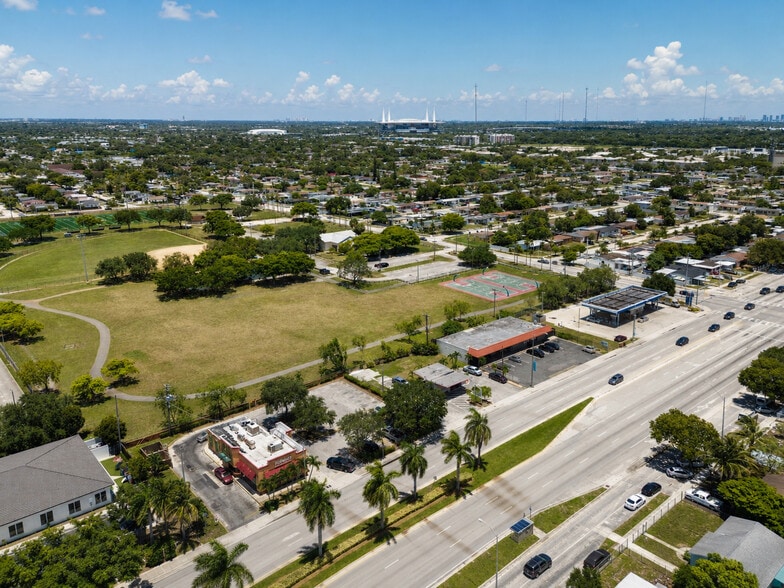 3251-3255 NW 183rd St, Opa-locka, FL for lease - Building Photo - Image 2 of 5