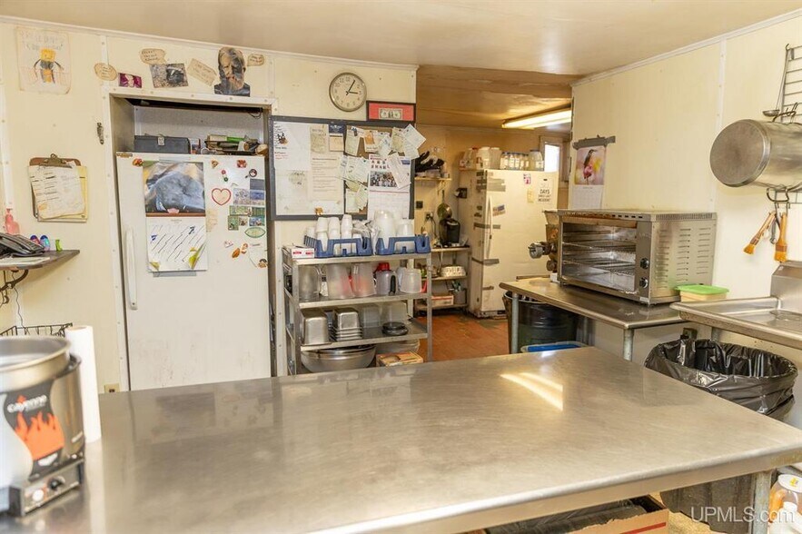 824 N 3rd St, Marquette, MI à vendre - Photo du bâtiment - Image 3 de 14