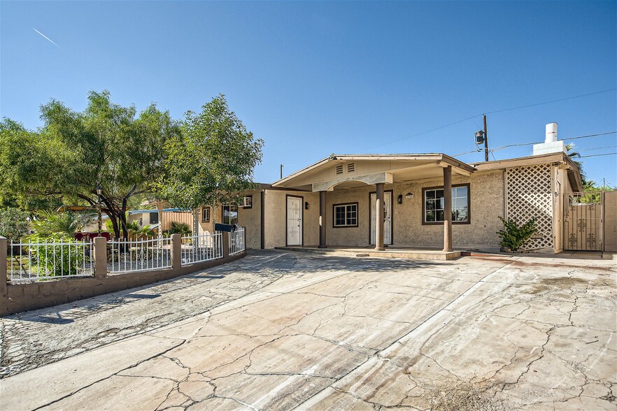 1720 Weeping Willow Ln, Las Vegas, NV for sale - Primary Photo - Image 1 of 36