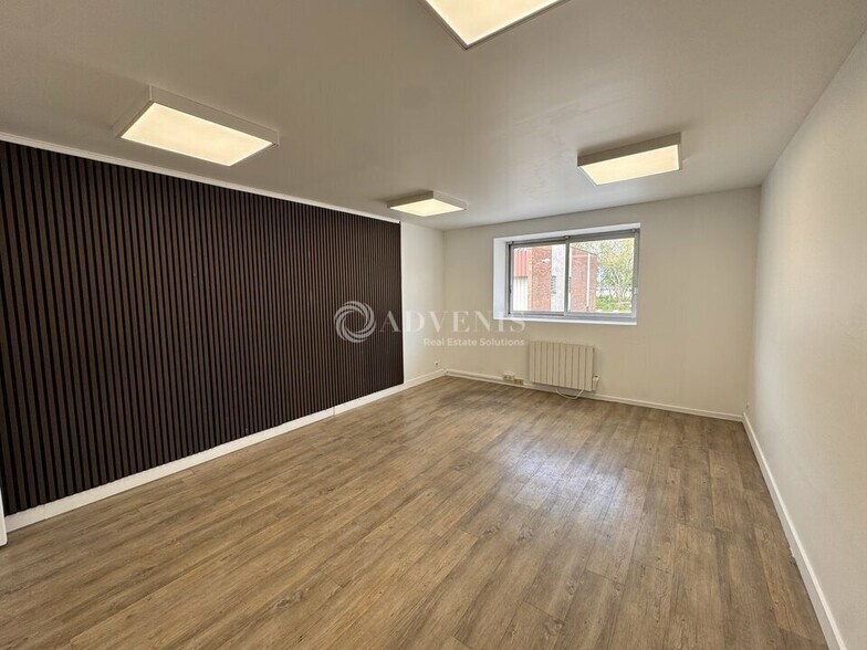 Office in Lisses for lease - Interior Photo - Image 2 of 4