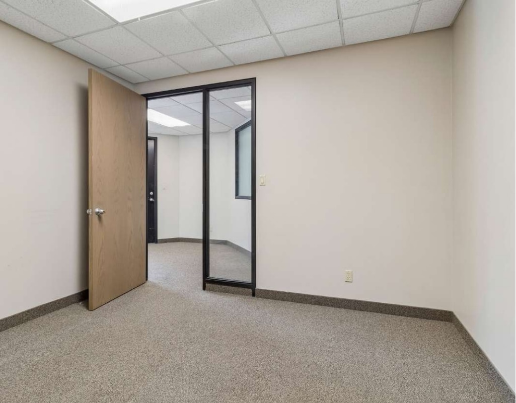 242 Applewood Cres, Vaughan, ON L4K 4E5 - Unité Ten -  - Photo intérieure - Image 1 of 6