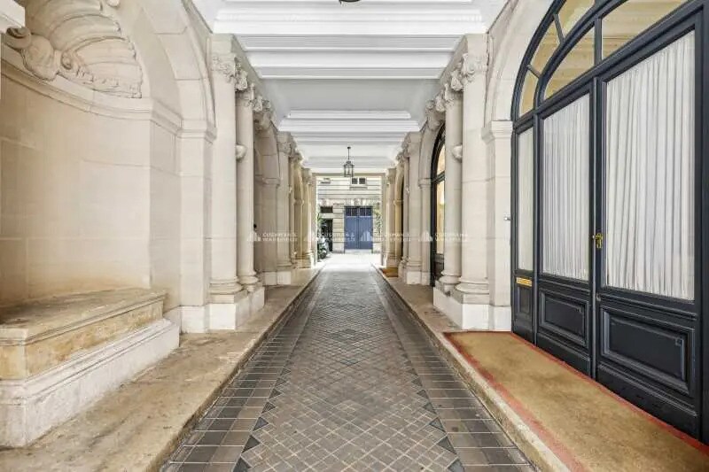 60 Rue Pierre Charron, Paris for lease - Lobby - Image 2 of 5