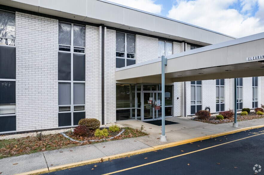 24 Link Dr, Rockleigh, NJ à louer - Photo du bâtiment - Image 3 de 14