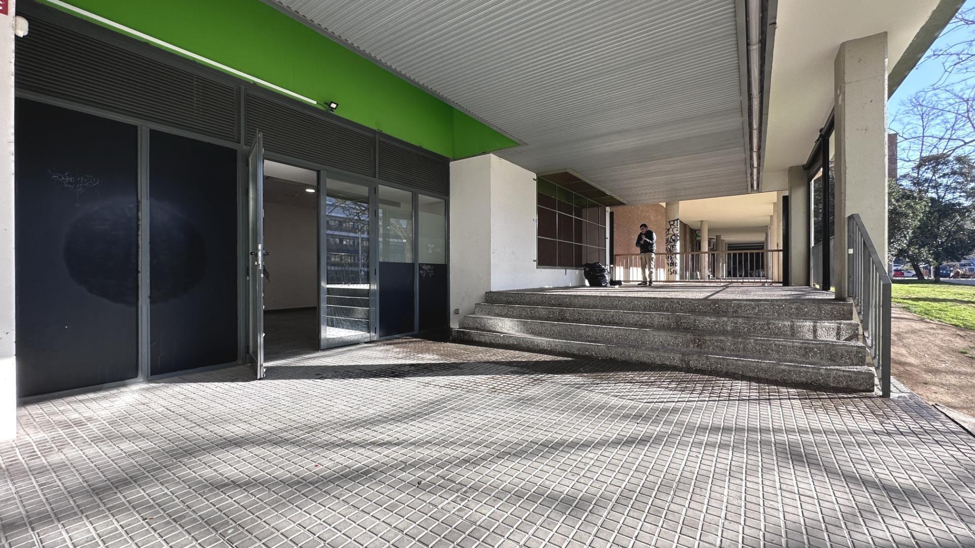 Retail in Terrassa, Barcelona for lease Interior Photo- Image 1 of 15