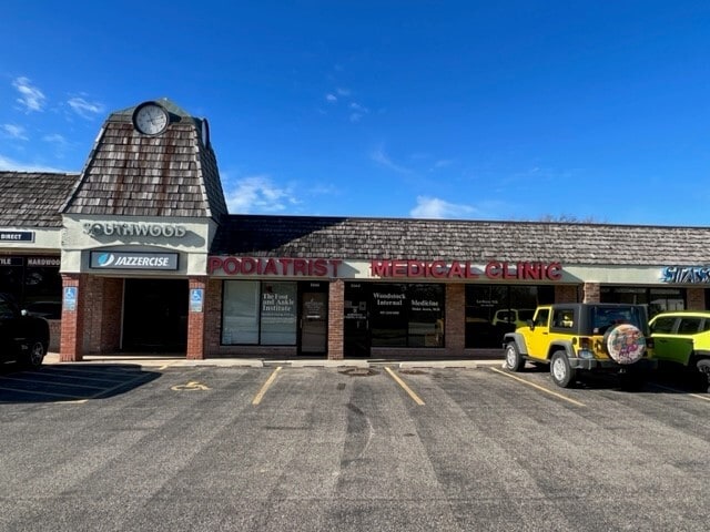 1664 S Eastwood Dr, Woodstock, IL for lease - Building Photo - Image 1 of 3