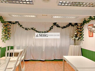 Plus de détails pour Multi-résidentiel à vendre