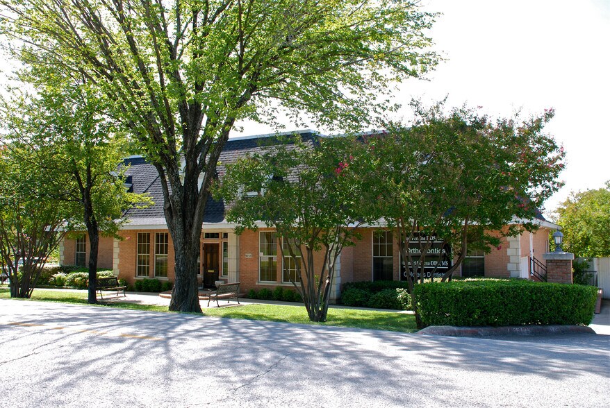 9757 White Rock Trl, Dallas, TX for lease - Building Photo - Image 2 of 5