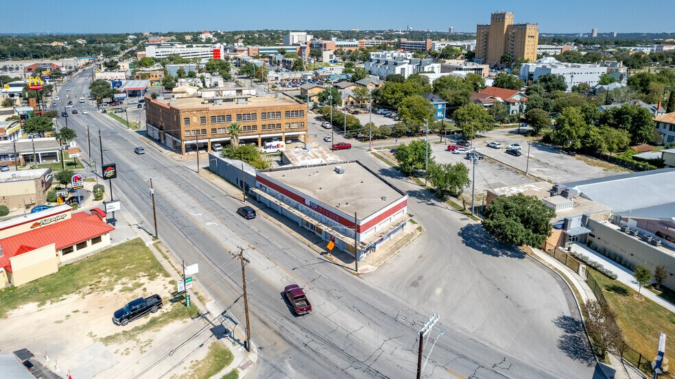 600-602 San Pedro Ave, San Antonio, TX à vendre - Aérien - Image 2 de 8