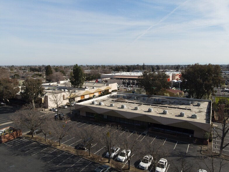Florin Road Business Park portefeuille de 3 propriétés à vendre sur LoopNet.ca - Photo du bâtiment - Image 2 de 6