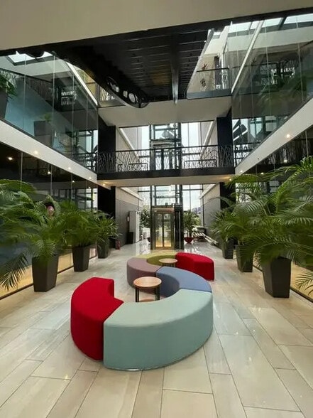 Bureau dans Bussy-Saint-Martin à louer - Hall d’entrée - Image 3 de 3