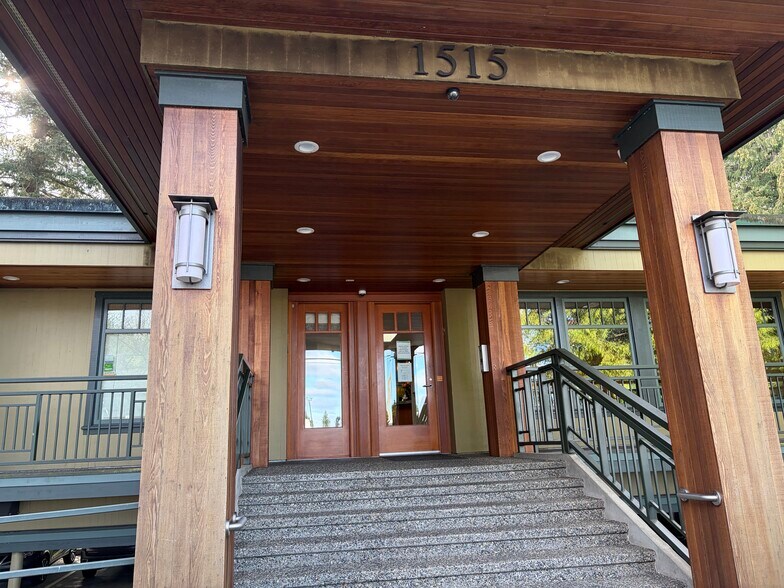 1515 N 200th St, Seattle, WA à louer - Photo du bâtiment - Image 2 de 20