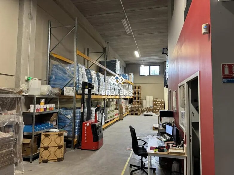 Flex in Brignais for lease - Interior Photo - Image 3 of 18