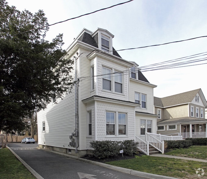 41 Riverside Ave, Red Bank, NJ for sale - Primary Photo - Image 1 of 2