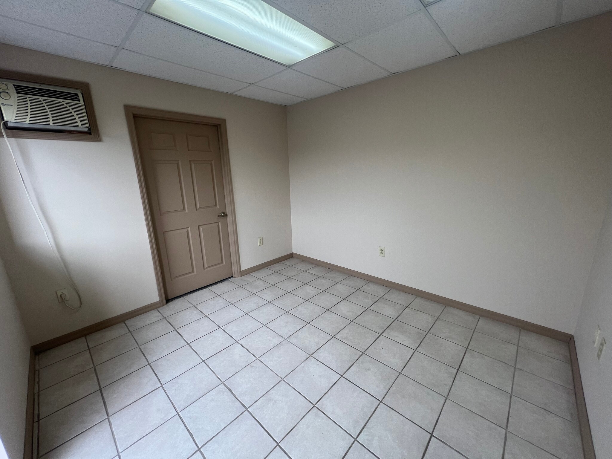 7610 Industrial Ln, Tampa, FL for lease Interior Photo- Image 1 of 4