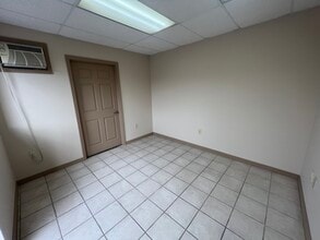 7610 Industrial Ln, Tampa, FL for lease Interior Photo- Image 1 of 4