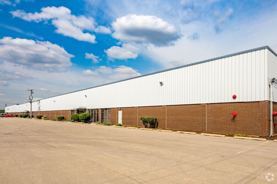 2200 S Mount Prospect Rd, Des Plaines, IL à louer - Photo du bâtiment - Image 2 de 5