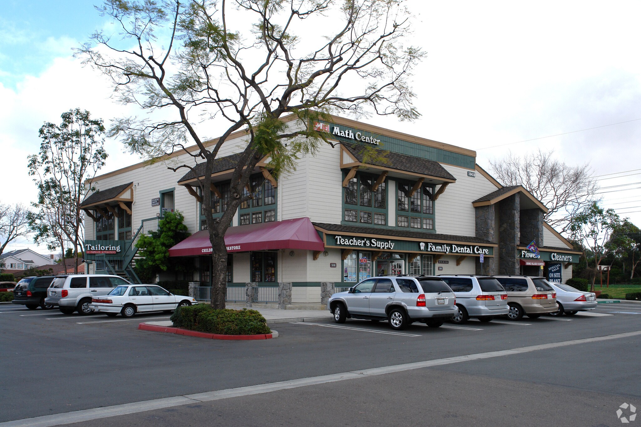 15435 Jeffrey Rd, Irvine, CA à louer Photo principale- Image 1 de 8