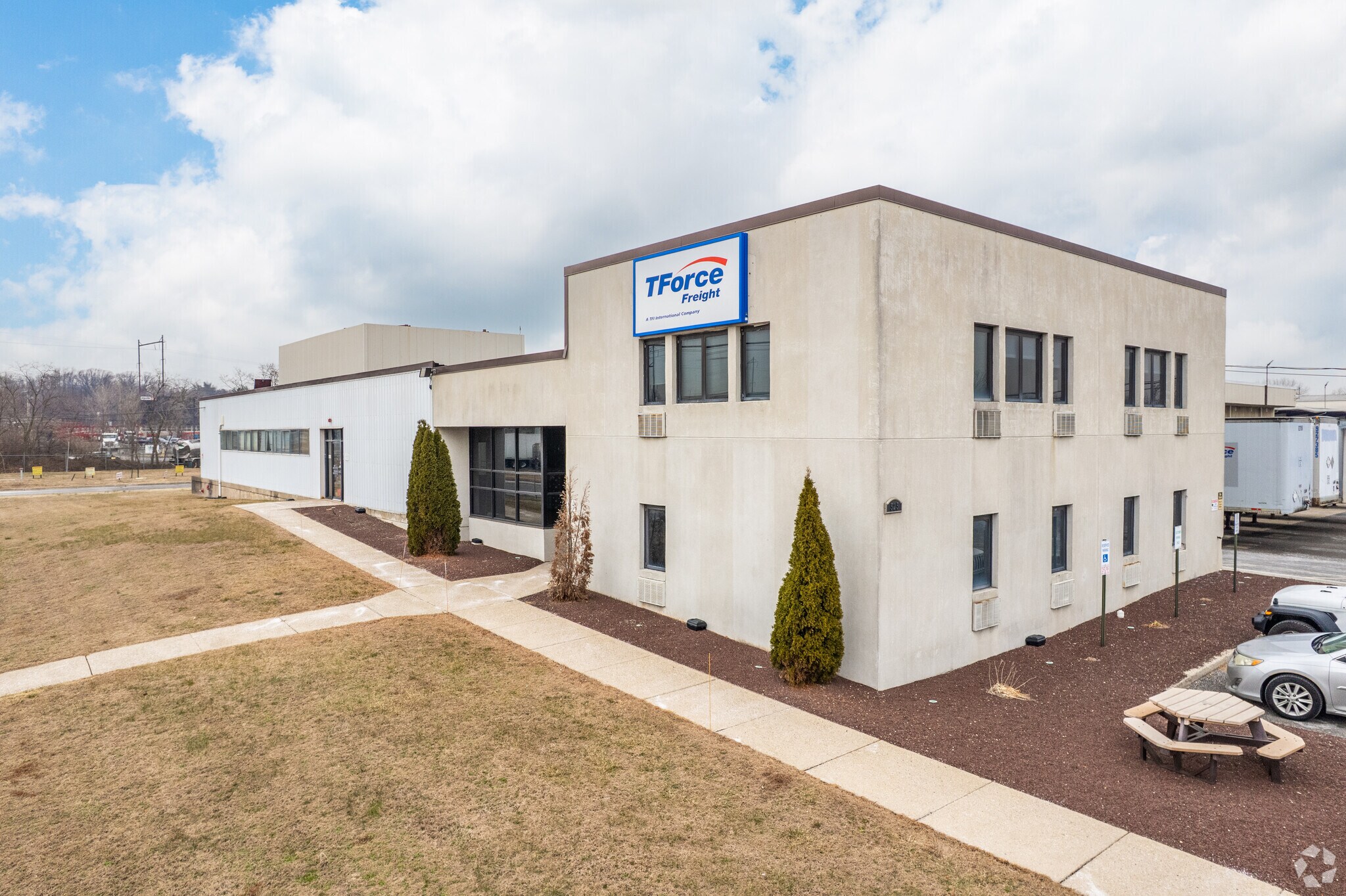 525 Imperial Ct, Bensalem, PA for lease Primary Photo- Image 1 of 6