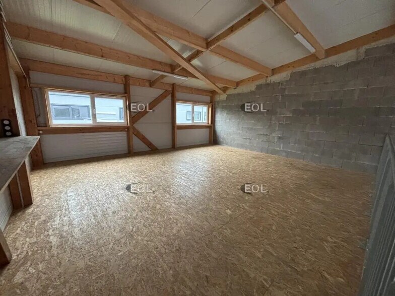 Flex in Combs-la-Ville for lease - Interior Photo - Image 3 of 4