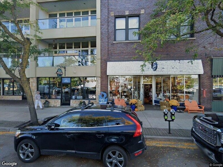 405 Bridge St, Charlevoix, MI à vendre - Photo du bâtiment - Image 1 de 1