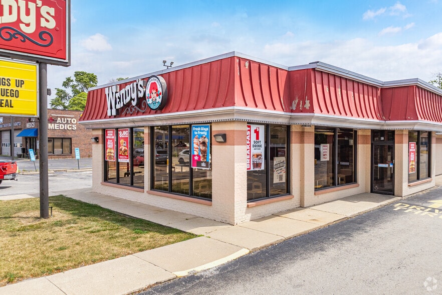 110 S Larkin Ave, Joliet, IL for lease - Primary Photo - Image 1 of 4