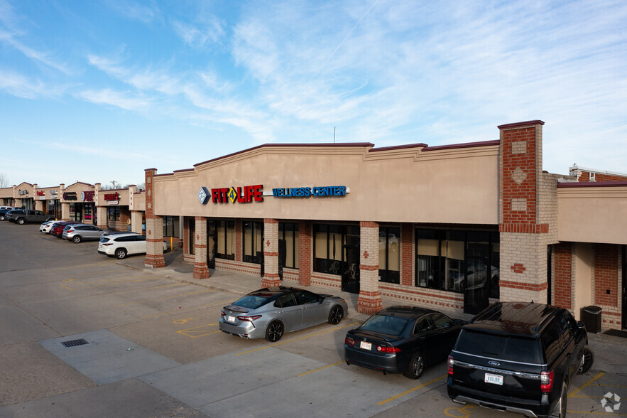 5800-5886 Cheviot Rd, Cincinnati, OH for lease - Building Photo - Image 3 of 5