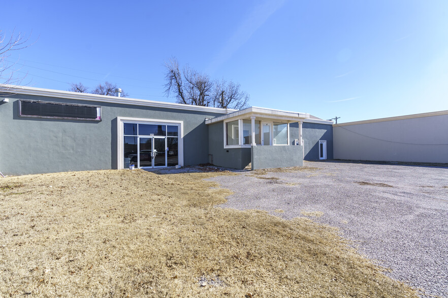 306 N Choctaw Ave, El Reno, OK for sale - Building Photo - Image 2 of 27