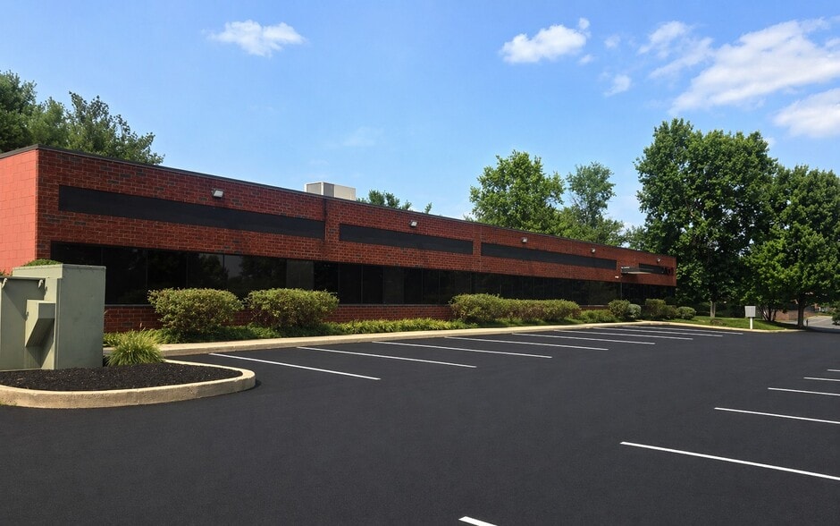 1180 McDermott Dr, West Chester, PA à louer - Photo du bâtiment - Image 2 de 12