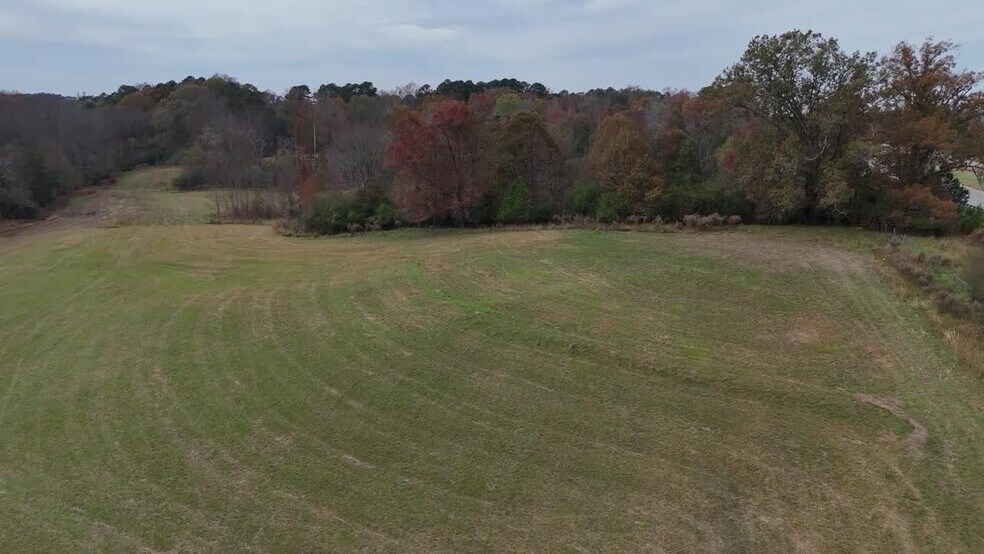 3216 Green Valley Dr, Sanford, NC à vendre - Vidéo sur l’inscription commerciale - Image 2 de 30