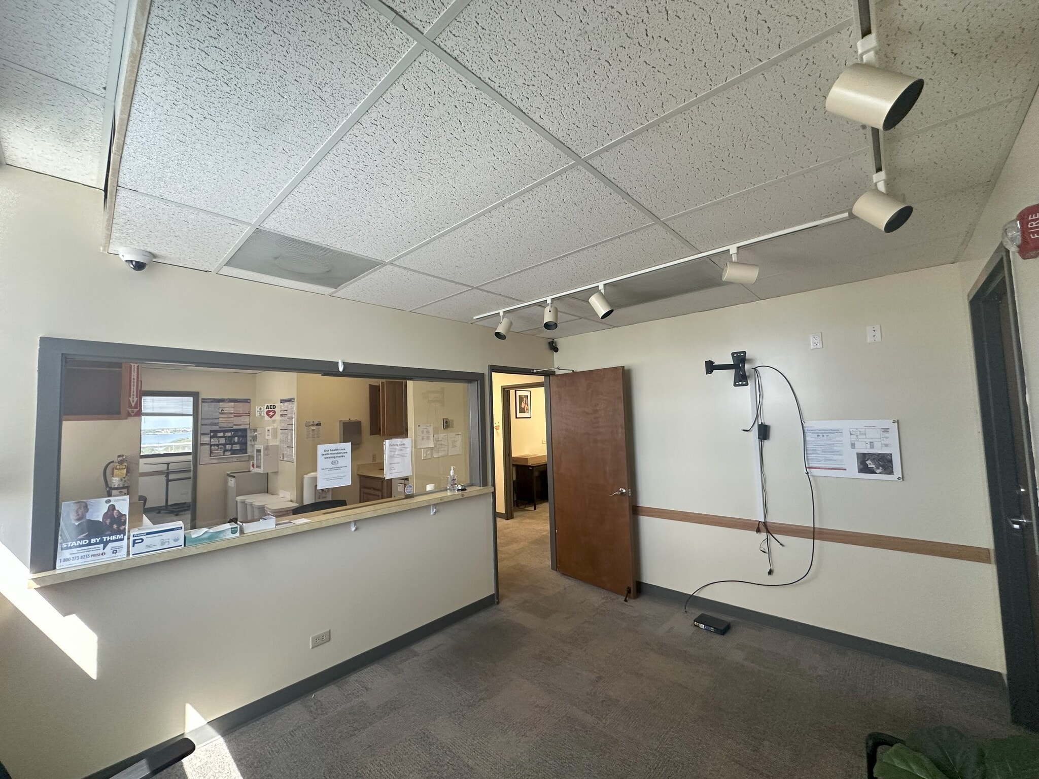 99-128 Aiea Heights Dr, Aiea, HI for lease Interior Photo- Image 1 of 10