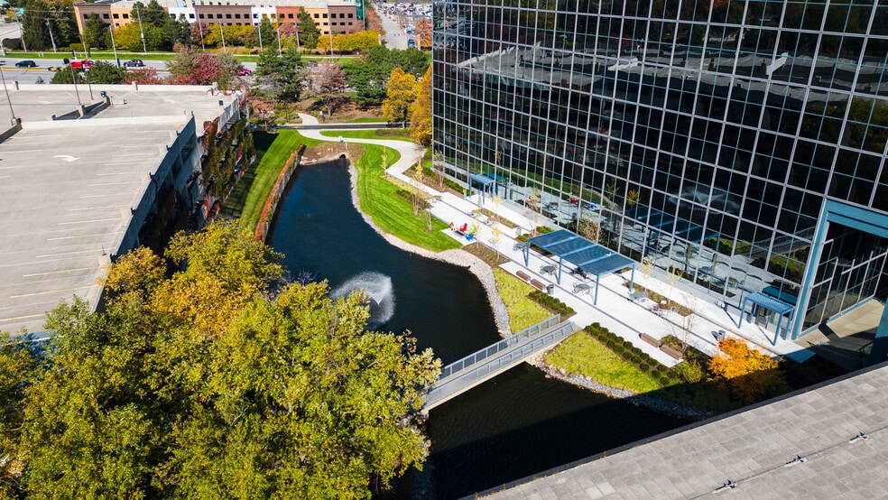 425 N Martingale Rd, Schaumburg, IL for lease - Building Photo - Image 2 of 23