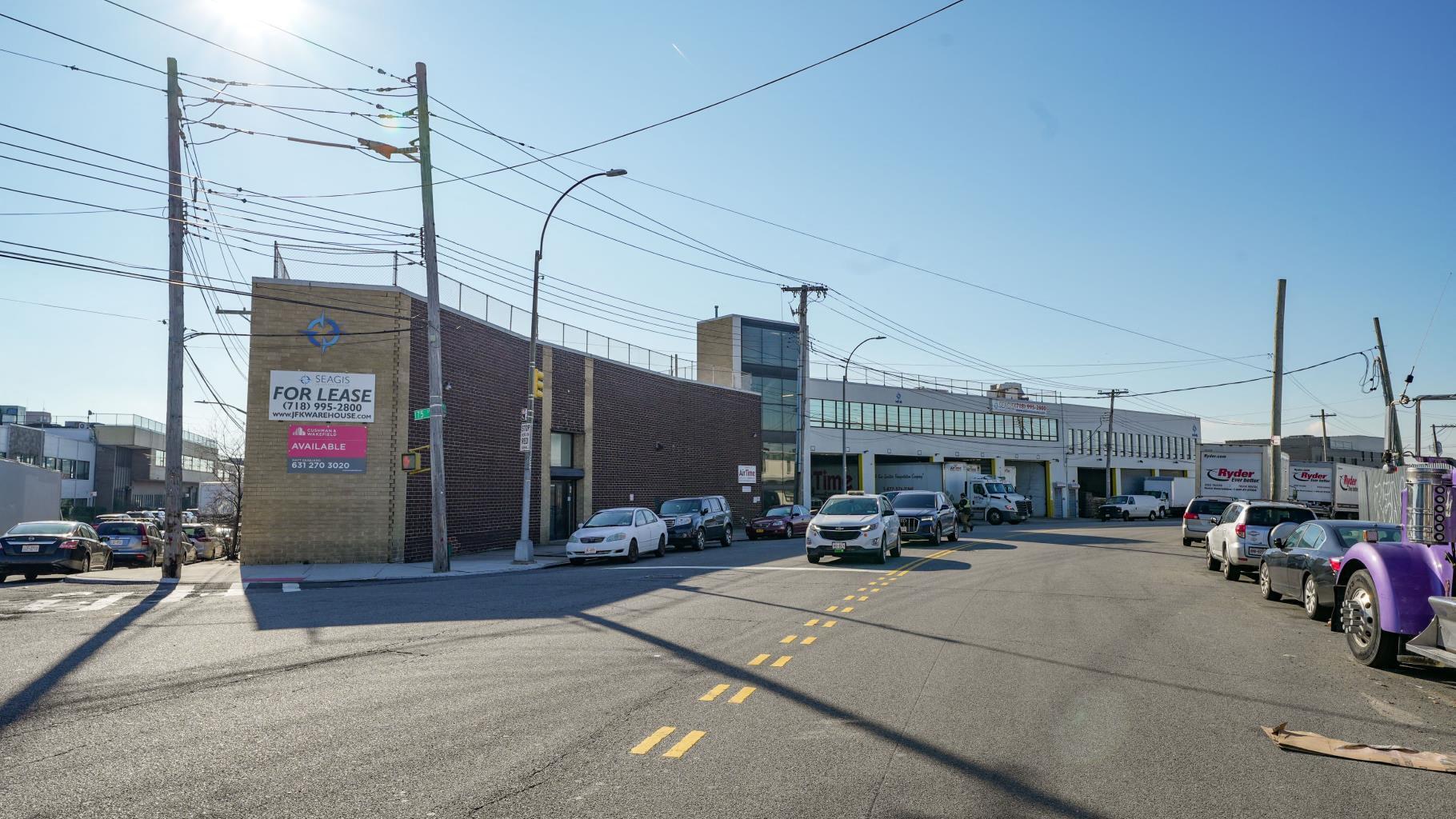 147-35 Farmers Blvd, Jamaica, NY à louer Photo du bâtiment- Image 1 de 11