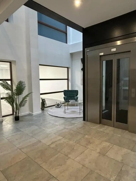 11 Rue Du Fossé Des Treize, Strasbourg for lease - Lobby - Image 2 of 12