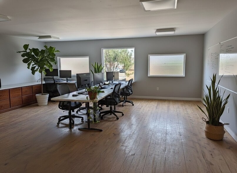500 Brannan & 584 Fourth Street portfolio of 2 properties for sale on LoopNet.ca - Building Photo - Image 3 of 8