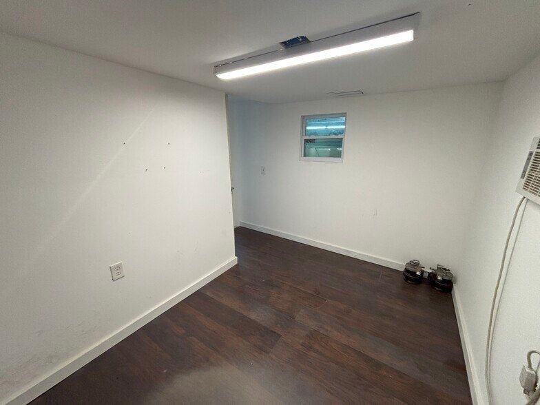 1503 7th St SW, Ruskin, FL à vendre - Photo du bâtiment - Image 3 de 11