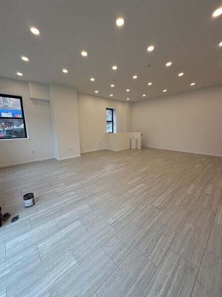 448 Wilson Ave, Brooklyn, NY à louer - Photo du bâtiment - Image 3 de 7